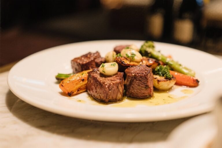 Garlic Butter Steak Bites With Roasted Veggies – Quick, Flavorful, and Weeknight-Friendly